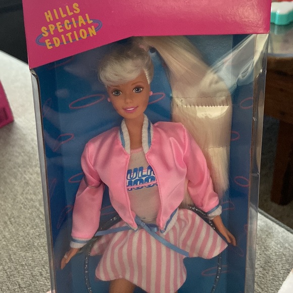 Hula Hoop Barbie - Picture 3 of 4